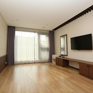 Deluxe Ondol Room
